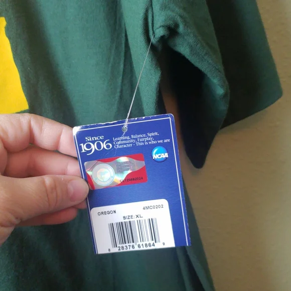 NWT University of Oregon Ducks T-shirt Size XL - Picture 3 of 5